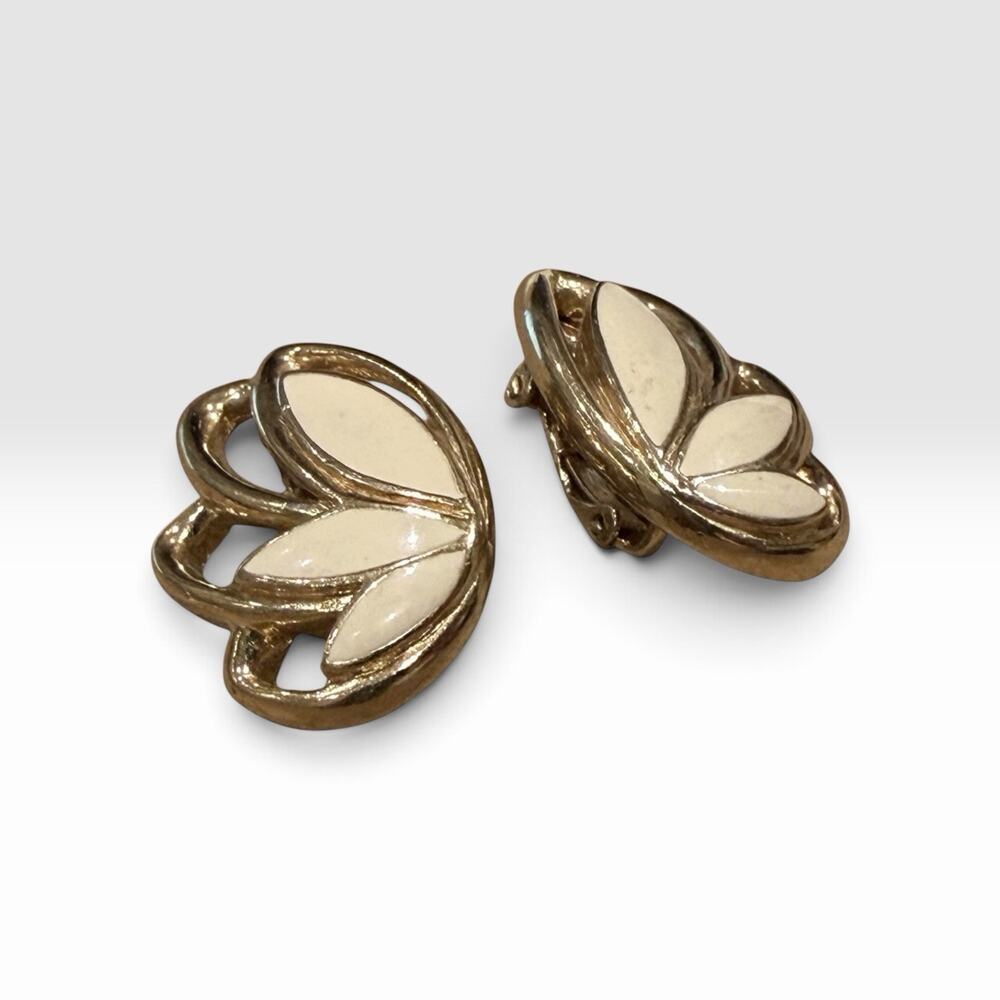Vintage Trifari Cream Enamel Gold Tone Tulip Petal Clip On Earrings 1960s